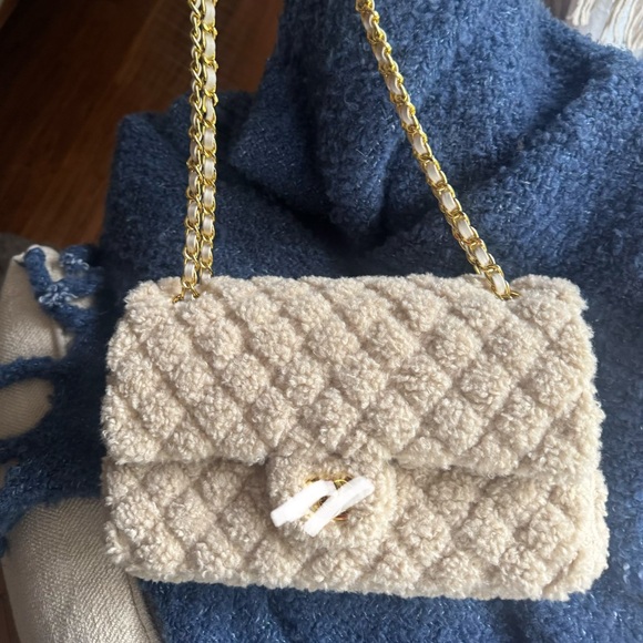 CC Elegant Cream Shepra Shoulder Flap Bag - Picture 2 of 8